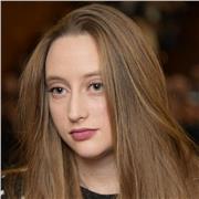 Insegnante di Psicologia e Arte a ragazzi di medie e liceo